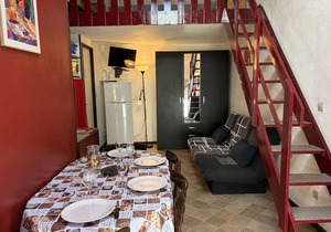 Sunny Beach Getaway: Cozy 2-Room Mezzanine with Pool, Near Beach, Pet-Friendly