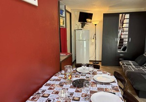 Sunny Beach Getaway: Cozy 2-Room Mezzanine with Pool, Near Beach, Pet-Friendly