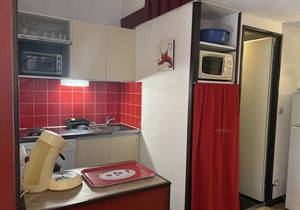 Sunny Beach Getaway: Cozy 2-Room Mezzanine with Pool, Near Beach, Pet-Friendly