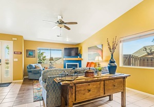 Sunny home with mountain views/WiFi/central AC - close to Arches National Park!