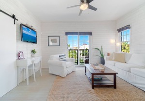 Sunset Executive Corner Suite - Renovated 1bd/1ba (+parking and balcony)