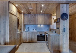 Superbe duplex 68m² avec cheminée, 2 chambres, parking intérieur, et services inclus à Val d'Isère - FR-1-567-46