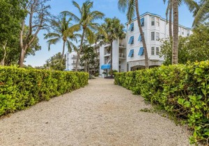 TA15 Ocean Pointe #2210