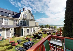The Lakeview Cottage 12