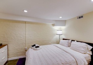 This house is a 2 bedroom(s), 1 bathrooms, located in Washington, DC.