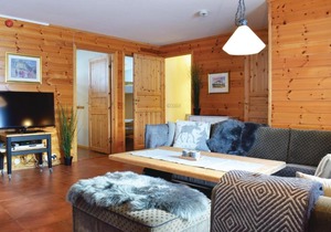 Three-Bedroom Apartment in Drangedal