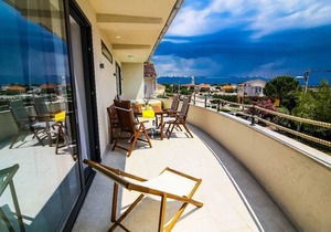 Two bedroom apartment with hot tub Nin, Zadar (A-16428-a)