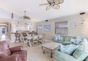 Two Master Bedrooms, Heated Pool, >1 Mile to Beach