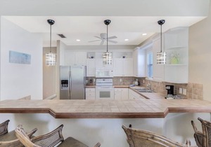Two Master Bedrooms, Heated Pool, >1 Mile to Beach