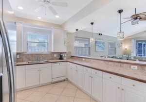 Two Master Bedrooms, Heated Pool, >1 Mile to Beach