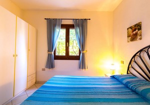 Two-room apartment with independent garden.