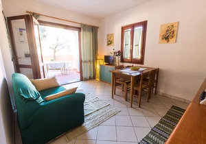 Two-room apartment with independent garden.