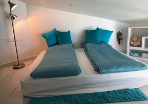 Unique Oceanfront Condo on 7-Mile-Beach. Private Balcony. Cayman Reef Resort #30