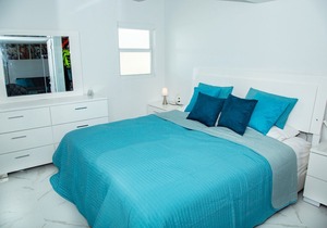 Unique Oceanfront Condo on 7-Mile-Beach. Private Balcony. Cayman Reef Resort #30