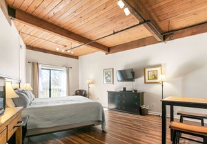 Updated Mountain Inn studio - accommodates 2.