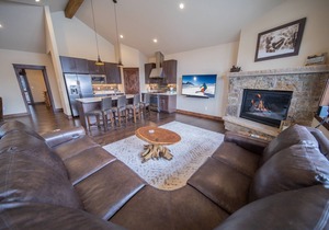 Updated Townhome | Private Hot Tub | Pool access