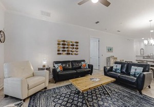 Updated Townhome near the Ocean w/Private Patio, Shared Pool, Central A/C