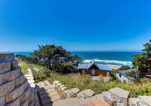 Upper Level Condo with Private Balcony & Nearby Beach Access - Dog-Friendly