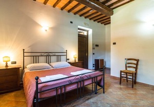 Urbane Mansion in Perugia with Swimming Pool
