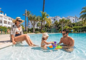 VACATION MARBELLA I Central Puerto Banus Apt, 24-7 Security, a minute from the Marina, The Sea and Luxury Shopping