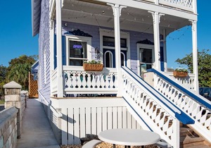 Victorian Carriage House w/ Modern Updates in the Heart of Historic District