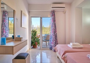 Villa for 8, with Private Pool in Kavallos