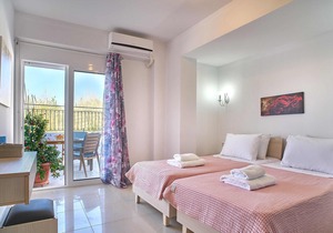 Villa for 8, with Private Pool in Kavallos
