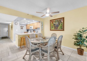 Villa Madeira 202 Beautiful updates, breathtaking view, walk to John's Pass!