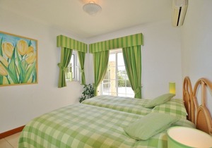 Villa with Private Heatable Pool on Golf Course