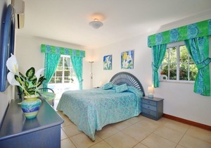 Villa with Private Heatable Pool on Golf Course