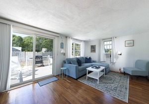 Walk To Beaches, Main Street, and Harbor. 1BR Cottage. Quiet Area. Captain Gosnold Village 5B
