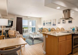 Waters Edge 103