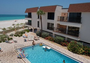 Waters Edge 106S · Pool Lanai · 1-Mo Winter Min