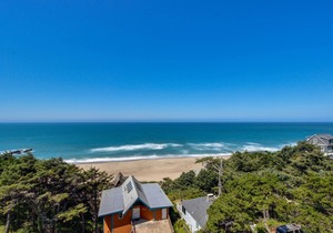 Welcoming Studio with Ocean View & Nearby Beach Access - Dogs OK