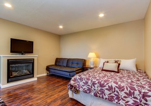 Welcoming Studio with Ocean View & Nearby Beach Access - Dogs OK