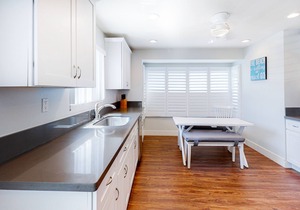 Well-equipped condo with beach access, W/D & amazing location