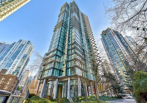 Wow! Coal Harbour Beauty