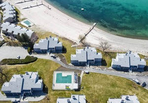 Yacinde E5 Poolside Condo with Loft, Sleeps 4