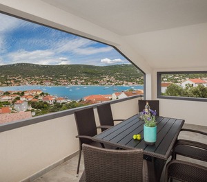 Apt Terrace Min Beach 