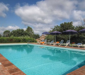 Farmhouse Hill Swimming Garden 
