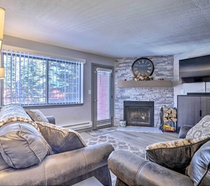 Jacuzzi Lounge Fireplace Laundry Brian Head 