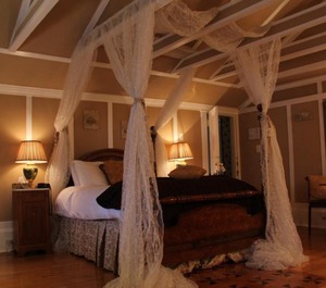 Leaside Manor 