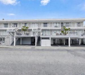 Beach Hotel 