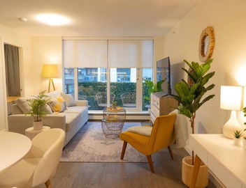 1BD Downtown Vancouver Condo with Free Parking 2