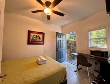 Charming Studio Cabin under Oak tree 2 mins walk to Magazine quiet neighborhood 2