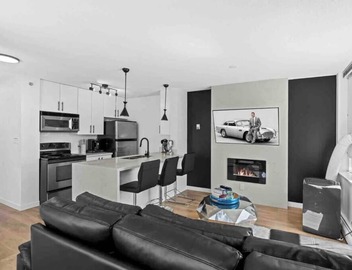 Modern & Comfy in Downtown ~ Views ~ Pool 3