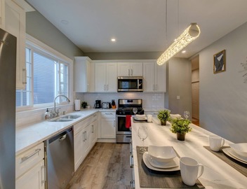 Spacious 2bd 1ba Free Parking 3D Tour 2