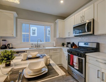 Spacious 2bd 1ba Free Parking 3D Tour 3