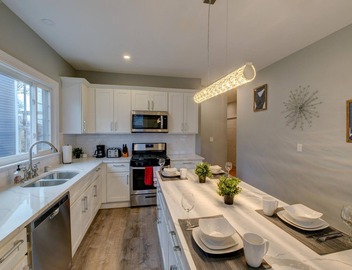 Spacious 2bd 1ba Free Parking 3D Tour 5