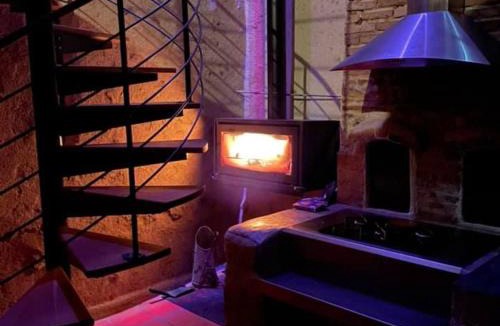 Le Menoux House | À louer : Ancienne forge avec sauna, piscine, proche plage et sites historiques - FR-1-591-193